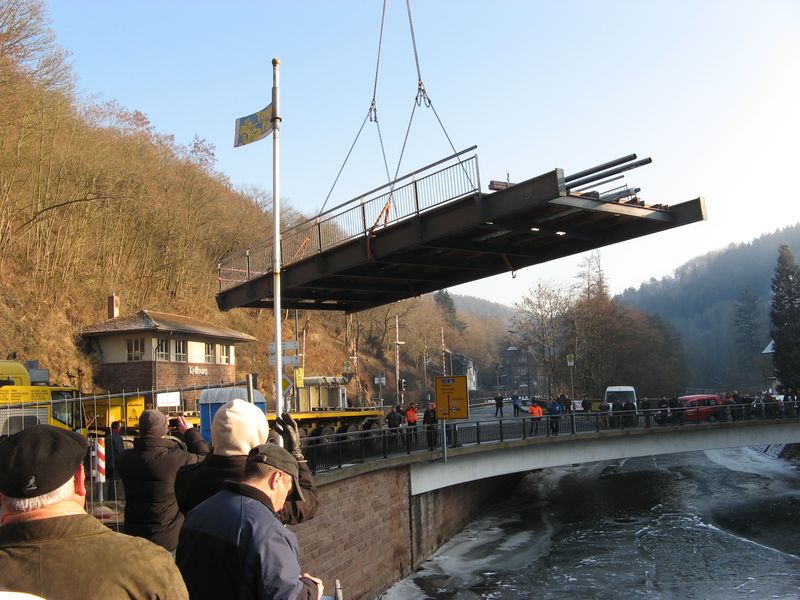Datei:2009 Neubau alte Kyllbrücke.jpg