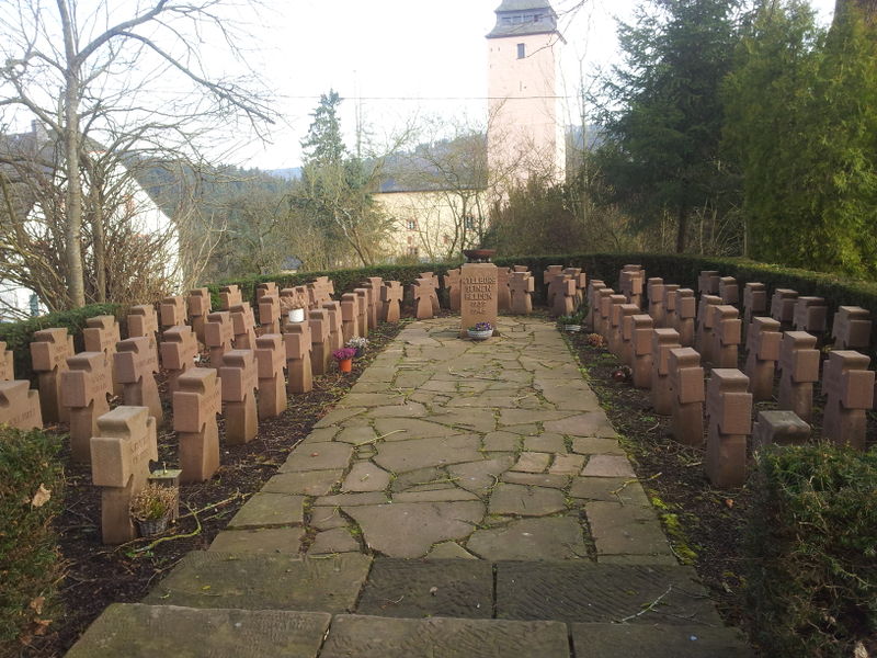 Datei:Kriegerdenkmal Zweiter Weltkrieg.jpg