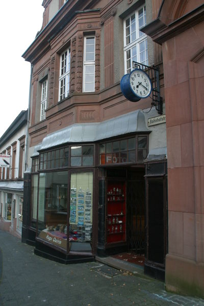 Datei:Hugo Quirin Geschäft.jpg