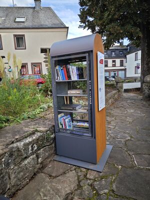 2023 Bücherschrank im Rosengärtchen.jpg
