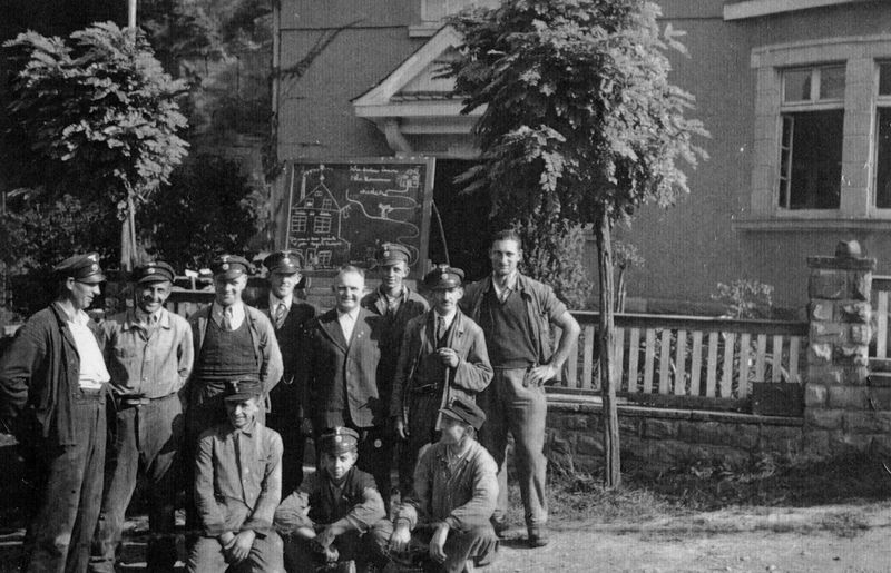 Datei:1947 Telegraphenbautrupp Kyllburg.jpg