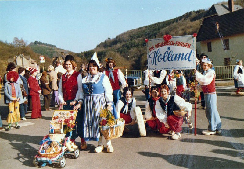 Datei:1974 Wehrbüschgruppe.jpg