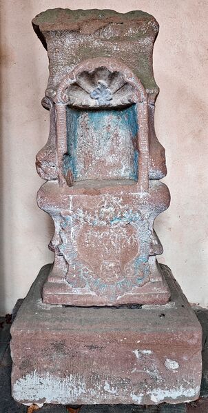 Datei:Sockel barockes Nischenkreuz.jpg