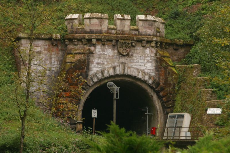 Datei:Wilsecker Tunnel Nordportal.jpg