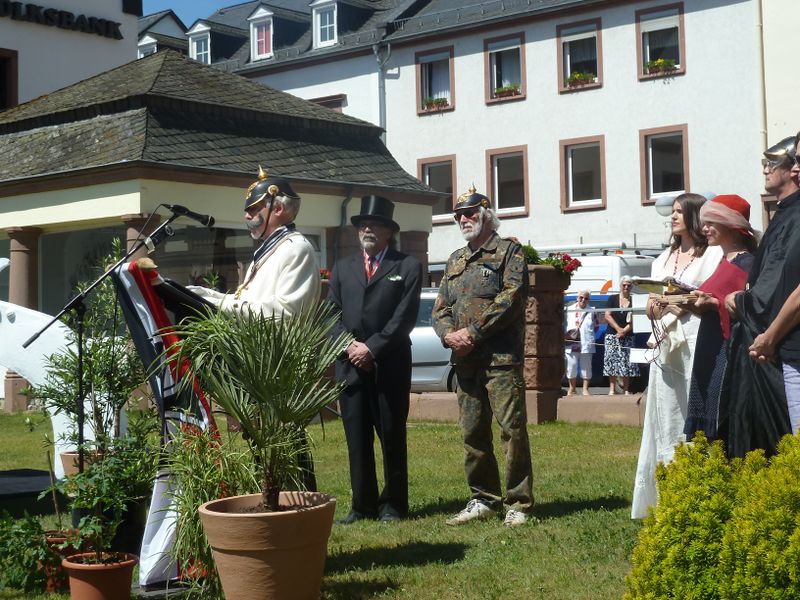 Datei:Ausstellung Heldenmacher - Begrüßung Kaiser Wilhelm.jpg